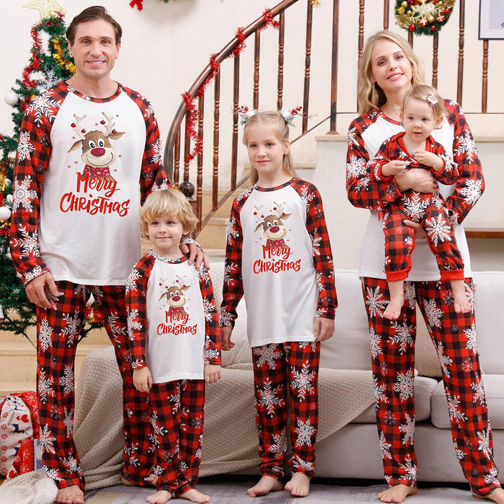 God Jul Tomten och Trädet Matchande pyjamas-set för familjen